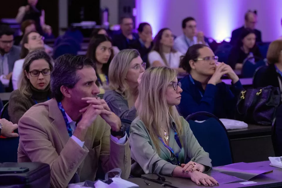Participantes acompanhando a primeira aula
