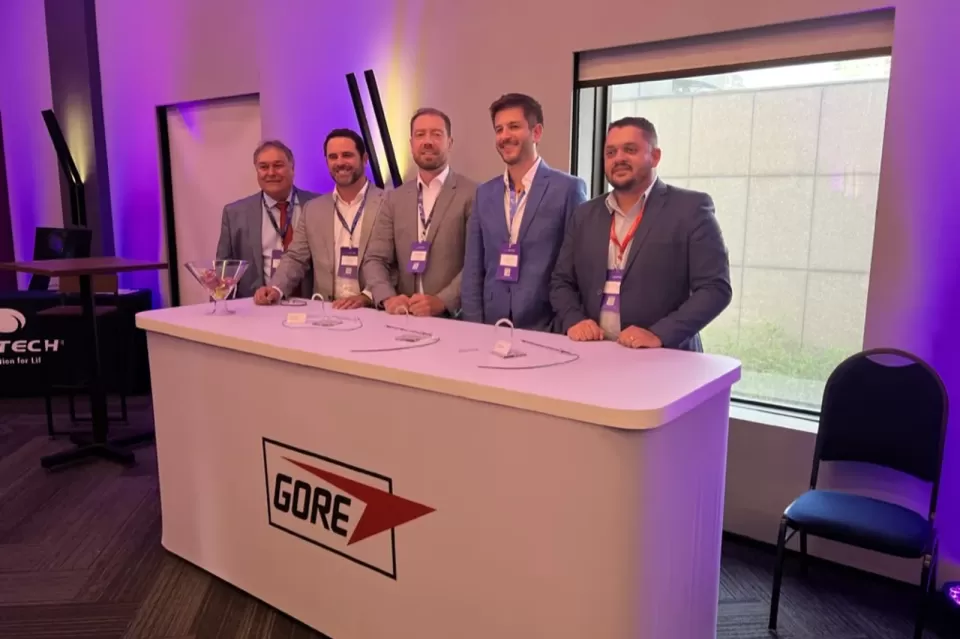 Equipe no estande da Gore