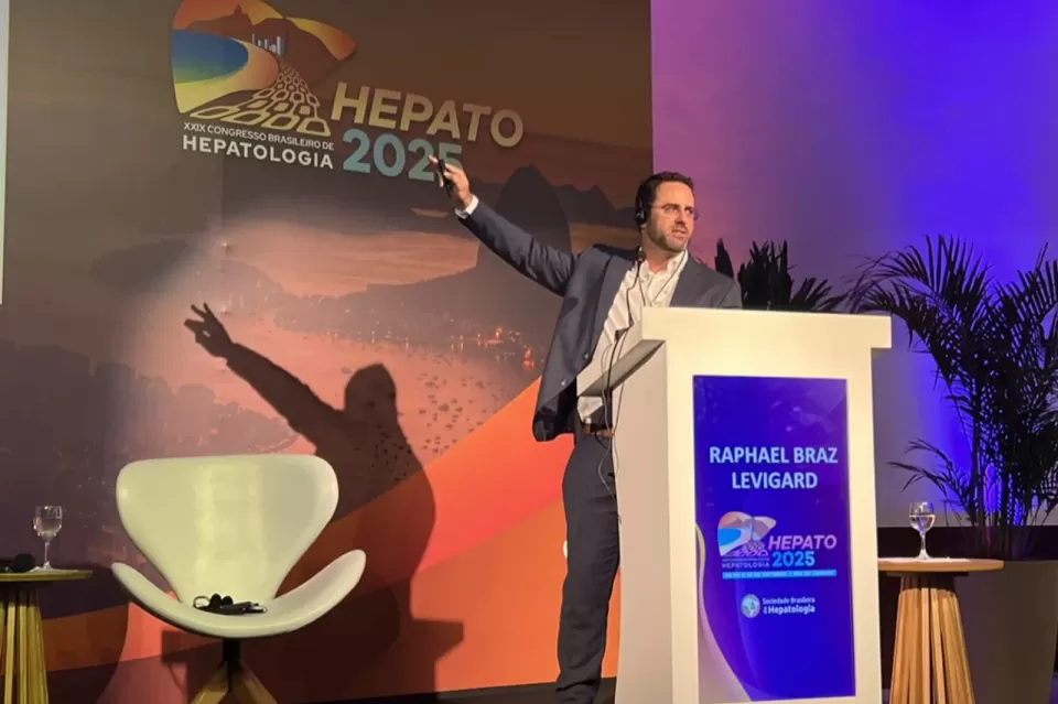 Dr. Raphael Braz Levigard durante sua aula